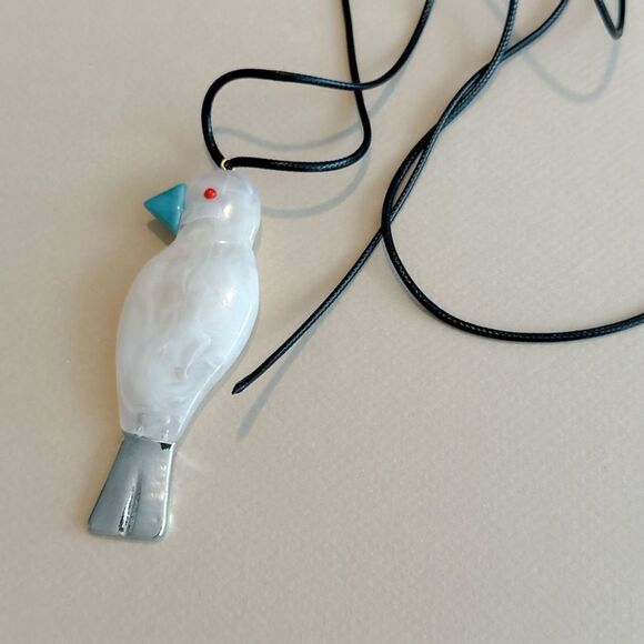 Elegant White Bird Pendant Necklace N1486 - Picture 5 of 5